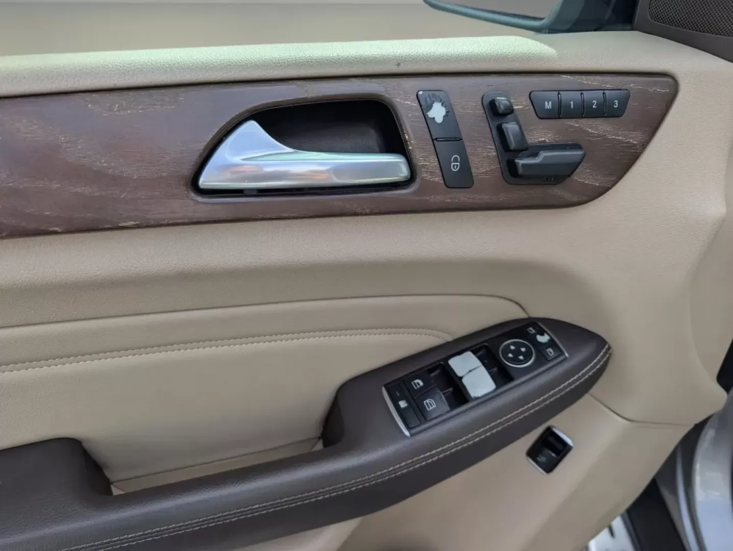 2015 Mercedes-Benz M-Class ML 350 (4JGDA5JB4FA) with an Other engine, located at 804 22nd Ave, Phenix City, AL, 36870, (334) 297-1860, 32.484749, -85.024475 - Discover the perfect blend of luxury and versatility with the 2015 Mercedes-Benz M-Class ML 350, available now at Gils Auto in Phenix City, AL. Whether you're a growing family needing a reliable vehicle for school runs or a commuter seeking comfort on long drives, this SUV is designed to elevate you - Photo#7