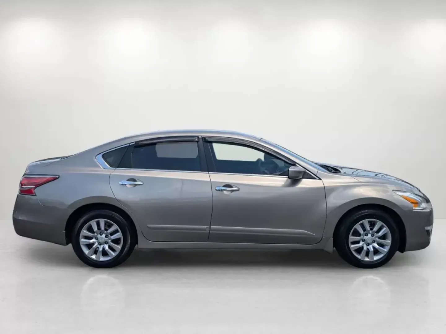 2015 /Beige Nissan Altima 2.5 S (1N4AL3AP2FC) with an Regular Unleaded I-4 2.5 L/152 engine, 1-Speed CVT w/OD transmission, located at 804 22nd Ave, Phenix City, AL, 36870, (334) 297-1860, 32.484749, -85.024475 - 2015 Nissan Altima 2.5 S - Photo#3