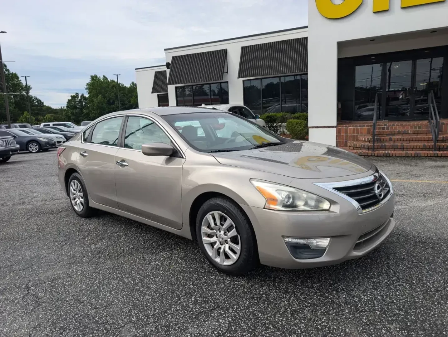 2015 /Beige Nissan Altima 2.5 (1N4AL3AP0FC) with an Regular Unleaded I-4 2.5 L/152 engine, 1-Speed CVT w/OD transmission, located at 3959 U.S. 80 W, Phenix City, AL, 36870, (334) 297-4885, 32.469296, -85.135185 - 2015 Nissan Altima 2.5 - Photo#2