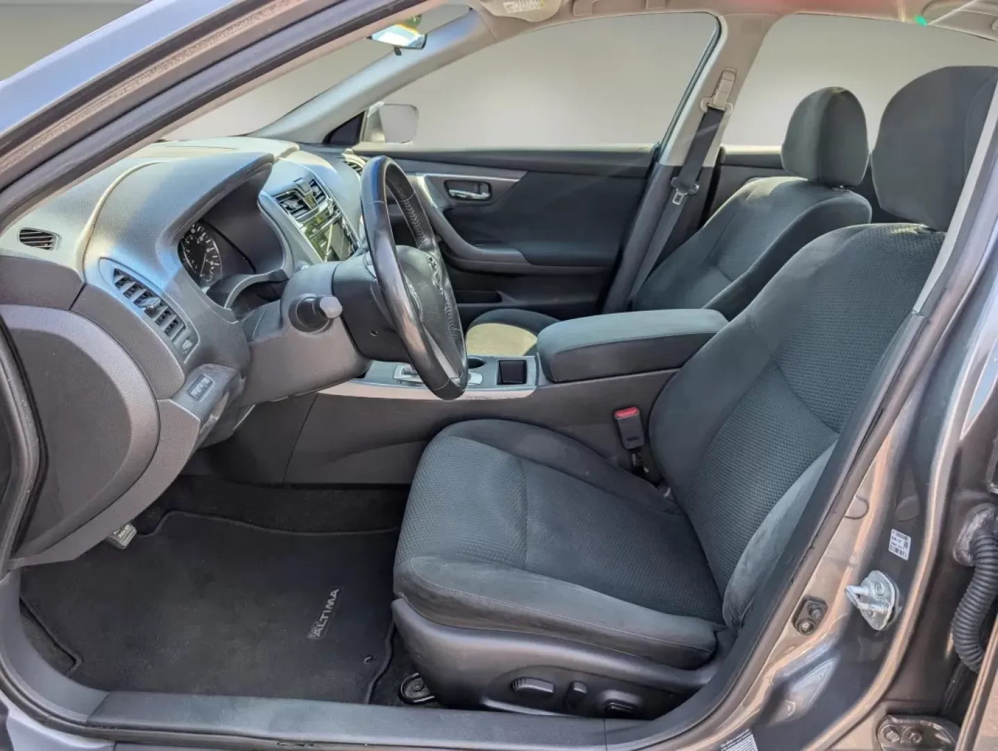 2015 /Charcoal Nissan Altima 2.5 SV (1N4AL3AP6FC) with an Other engine, located at 1430 Gateway Drive, Opelika, AL, 36801, (334) 239-0944, 32.637871, -85.409790 - **Elevate Your Daily Drive with the 2015 Nissan Altima 2.5 SV at Gils Auto Perfect for Commuters and Families Alike!**<br /> <br /> Are you tired of your daily commute, longing for a vehicle that combines style, comfort, and reliability? Look no further! The 2015 Nissan Altima 2.5 SV available at G - Photo#9