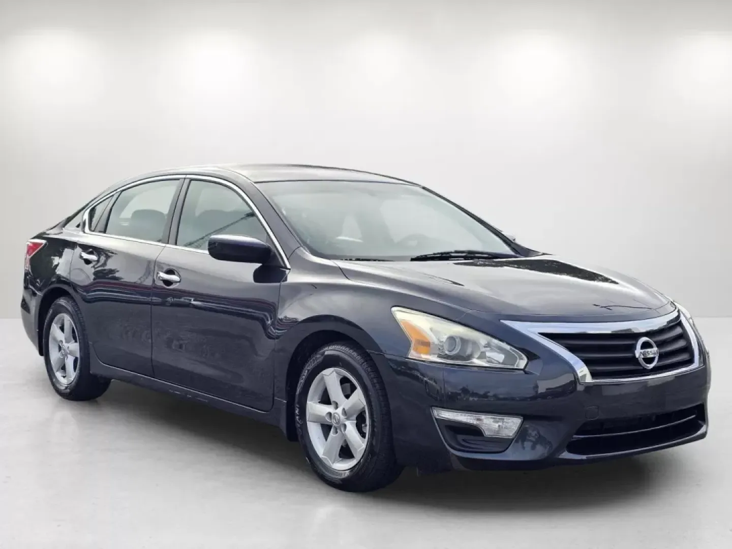 2015 /Charcoal Nissan Altima 2.5 S (1N4AL3AP3FC) with an Other engine, located at 804 22nd Ave, Phenix City, AL, 36870, (334) 297-1860, 32.484749, -85.024475 - Elevate your daily commute or weekend adventures with the perfect blend of style, comfort, and reliability the 2015 Nissan Altima 2.5 S. This sedan isn't just a vehicle; it's a lifestyle choice that caters to professionals, families, and anyone who values a smooth ride. With its impressive fuel eff - Photo#2
