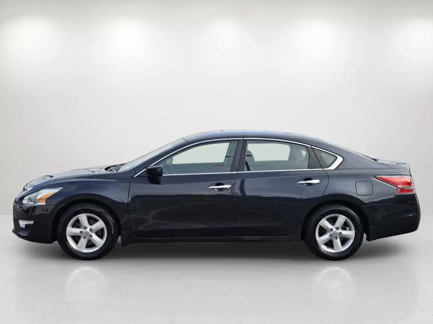 2015 /Charcoal Nissan Altima 2.5 S (1N4AL3AP3FC) with an Other engine, located at 804 22nd Ave, Phenix City, AL, 36870, (334) 297-1860, 32.484749, -85.024475 - Elevate your daily commute or weekend adventures with the perfect blend of style, comfort, and reliability the 2015 Nissan Altima 2.5 S. This sedan isn't just a vehicle; it's a lifestyle choice that caters to professionals, families, and anyone who values a smooth ride. With its impressive fuel eff - Photo#7