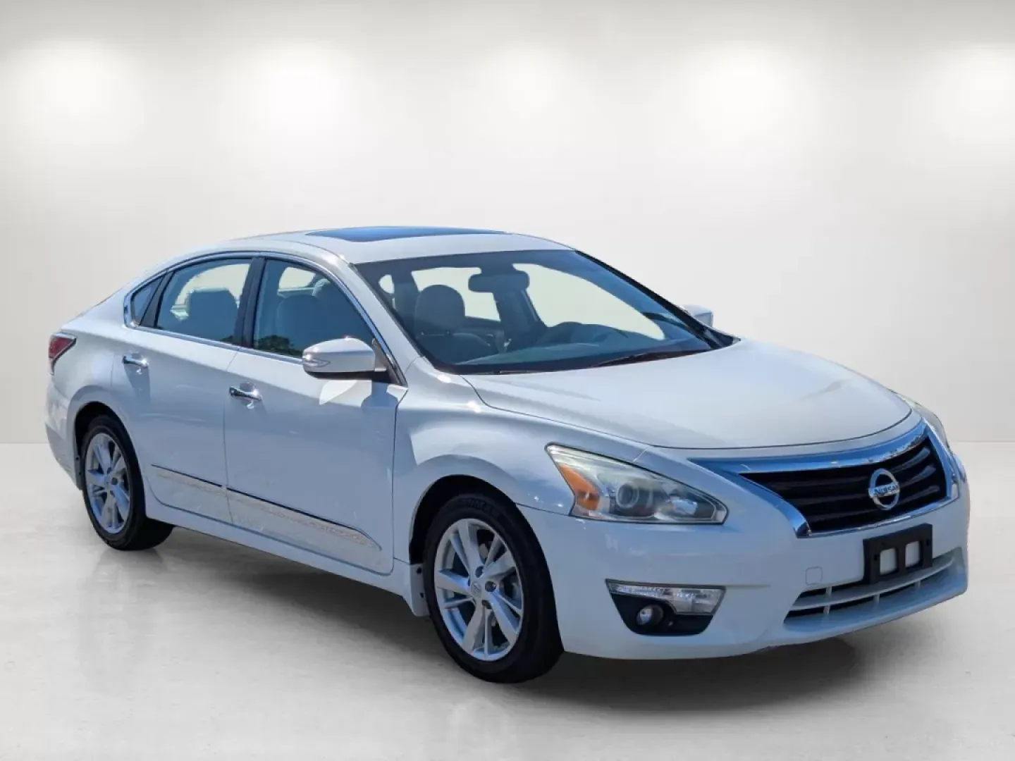 2015 /Beige Nissan Altima 2.5 SV (1N4AL3AP5FC) with an Other engine, located at 521 Old Farm Lane Rd, Prattville, AL, 36066, (334) 325-1505, 32.482460, -86.416367 - **Drive Your Future with the 2015 Nissan Altima Perfect for Your Lifestyle!**<br /> <br /> Are you in search of a reliable sedan that complements your lifestyle, whether it's daily commuting, family road trips, or simply navigating the urban landscape of Phenix City? Look no further! Gils Auto in P - Photo#2