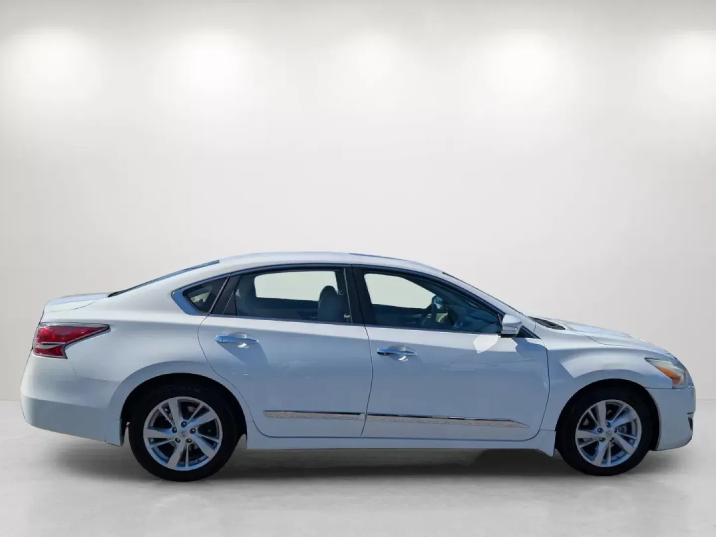 2015 /Beige Nissan Altima 2.5 SV (1N4AL3AP5FC) with an Other engine, located at 521 Old Farm Lane Rd, Prattville, AL, 36066, (334) 325-1505, 32.482460, -86.416367 - **Drive Your Future with the 2015 Nissan Altima Perfect for Your Lifestyle!**<br /> <br /> Are you in search of a reliable sedan that complements your lifestyle, whether it's daily commuting, family road trips, or simply navigating the urban landscape of Phenix City? Look no further! Gils Auto in P - Photo#3