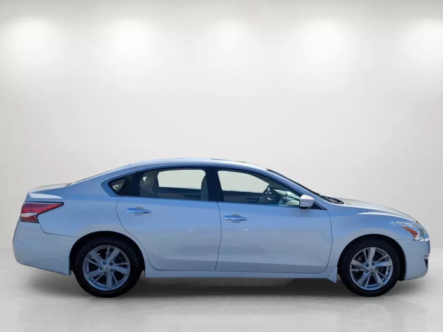 2015 /Beige Nissan Altima 2.5 SL (1N4AL3AP7FC) with an Other engine, located at 804 22nd Ave, Phenix City, AL, 36870, (334) 297-1860, 32.484749, -85.024475 - Are you ready to elevate your daily commute or weekend adventures? Look no further than this stunning 2015 Nissan Altima 2.5 SL, perfectly designed for both comfort and style. Ideal for budget-conscious buyers looking for reliable transportation, this sedan combines elegance with performance, making - Photo#2