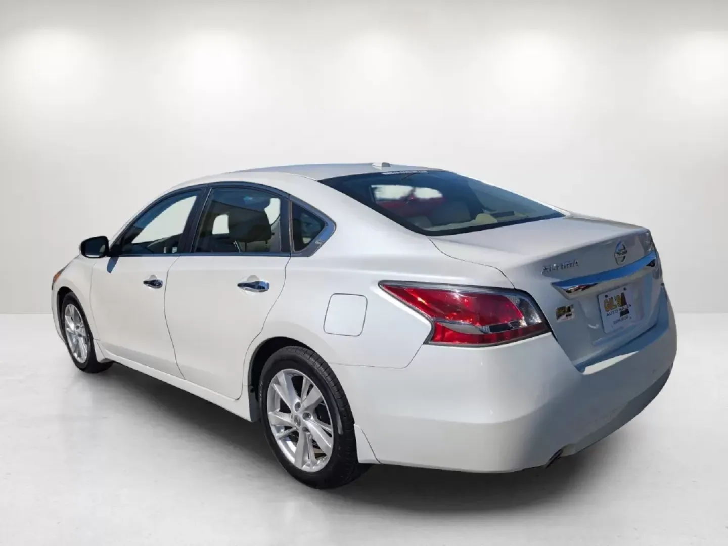 2015 /Beige Nissan Altima 2.5 SL (1N4AL3AP7FC) with an Other engine, located at 804 22nd Ave, Phenix City, AL, 36870, (334) 297-1860, 32.484749, -85.024475 - Are you ready to elevate your daily commute or weekend adventures? Look no further than this stunning 2015 Nissan Altima 2.5 SL, perfectly designed for both comfort and style. Ideal for budget-conscious buyers looking for reliable transportation, this sedan combines elegance with performance, making - Photo#5