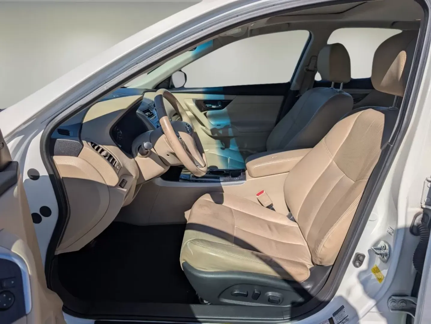 2015 /Beige Nissan Altima 2.5 SL (1N4AL3AP7FC) with an Other engine, located at 804 22nd Ave, Phenix City, AL, 36870, (334) 297-1860, 32.484749, -85.024475 - Are you ready to elevate your daily commute or weekend adventures? Look no further than this stunning 2015 Nissan Altima 2.5 SL, perfectly designed for both comfort and style. Ideal for budget-conscious buyers looking for reliable transportation, this sedan combines elegance with performance, making - Photo#8