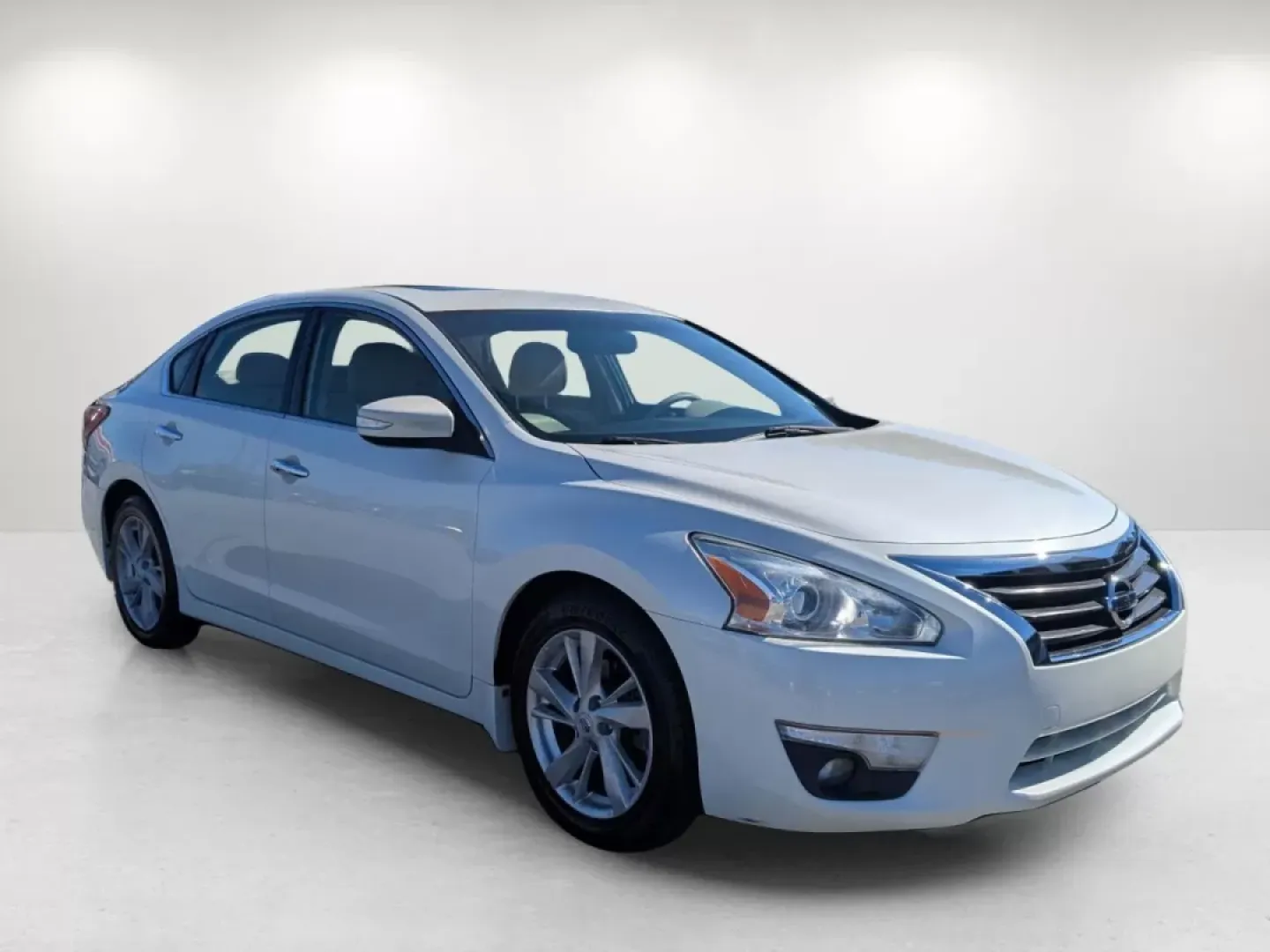 2015 /Beige Nissan Altima 2.5 SL (1N4AL3AP7FC) with an Other engine, located at 804 22nd Ave, Phenix City, AL, 36870, (334) 297-1860, 32.484749, -85.024475 - Are you ready to elevate your daily commute or weekend adventures? Look no further than this stunning 2015 Nissan Altima 2.5 SL, perfectly designed for both comfort and style. Ideal for budget-conscious buyers looking for reliable transportation, this sedan combines elegance with performance, making - Photo#16