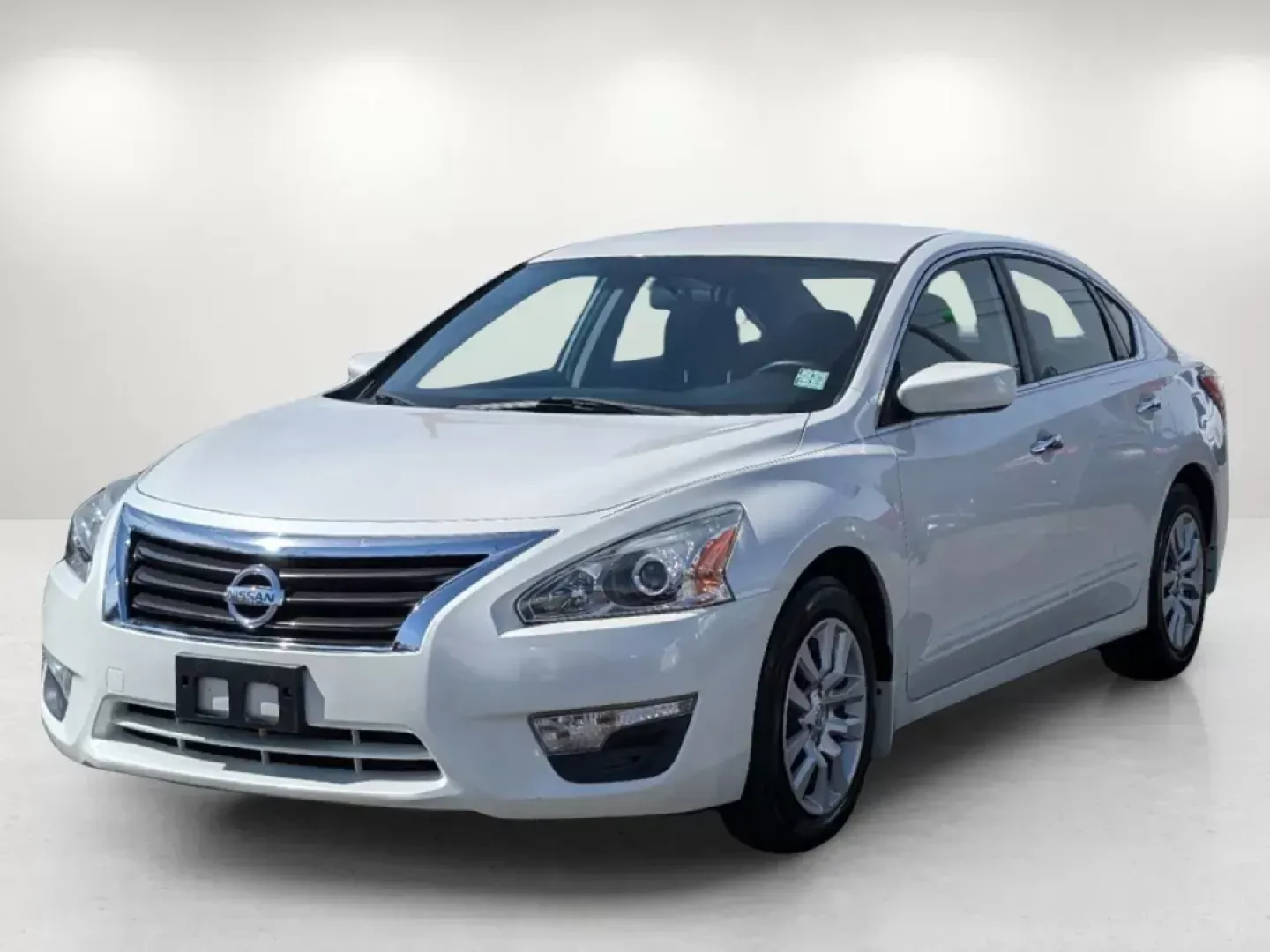 2015 /Charcoal Nissan Altima 2.5 S (1N4AL3AP8FC) with an Regular Unleaded I-4 2.5 L/152 engine, 1-Speed CVT w/OD transmission, located at 1430 Gateway Drive, Opelika, AL, 36801, (334) 239-0944, 32.637871, -85.409790 - 2015 Nissan Altima 2.5 S - Photo#1