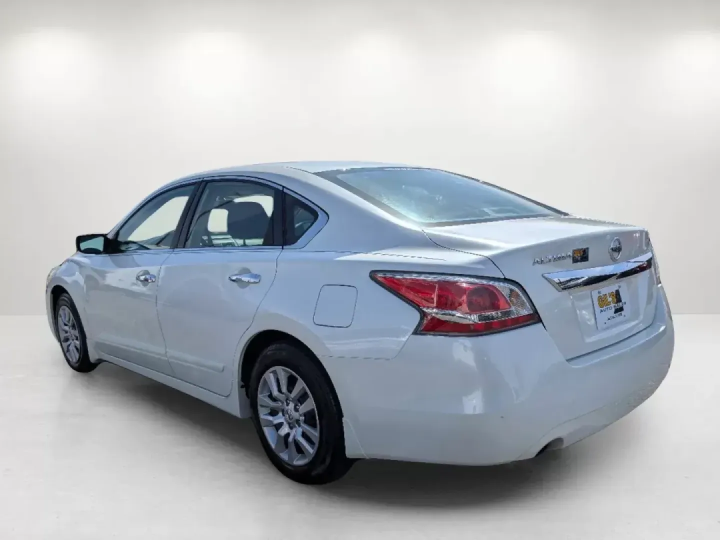 2015 /Charcoal Nissan Altima 2.5 S (1N4AL3AP8FC) with an Regular Unleaded I-4 2.5 L/152 engine, 1-Speed CVT w/OD transmission, located at 1430 Gateway Drive, Opelika, AL, 36801, (334) 239-0944, 32.637871, -85.409790 - 2015 Nissan Altima 2.5 S - Photo#3
