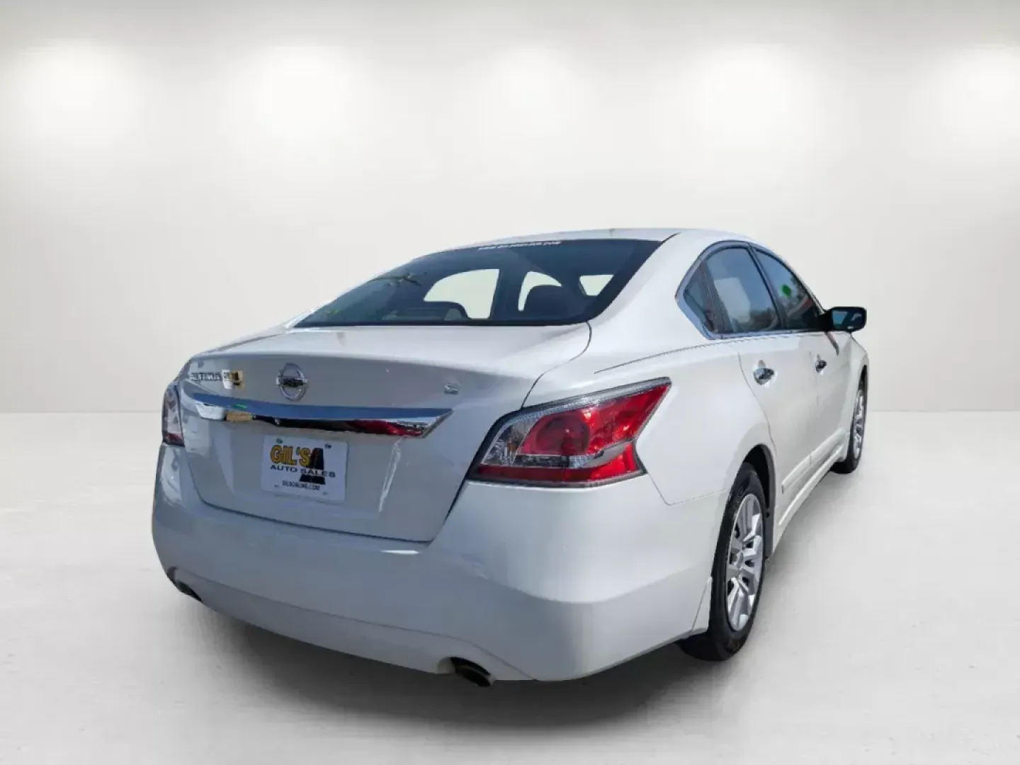 2015 /Charcoal Nissan Altima 2.5 S (1N4AL3AP8FC) with an Regular Unleaded I-4 2.5 L/152 engine, 1-Speed CVT w/OD transmission, located at 1430 Gateway Drive, Opelika, AL, 36801, (334) 239-0944, 32.637871, -85.409790 - 2015 Nissan Altima 2.5 S - Photo#5