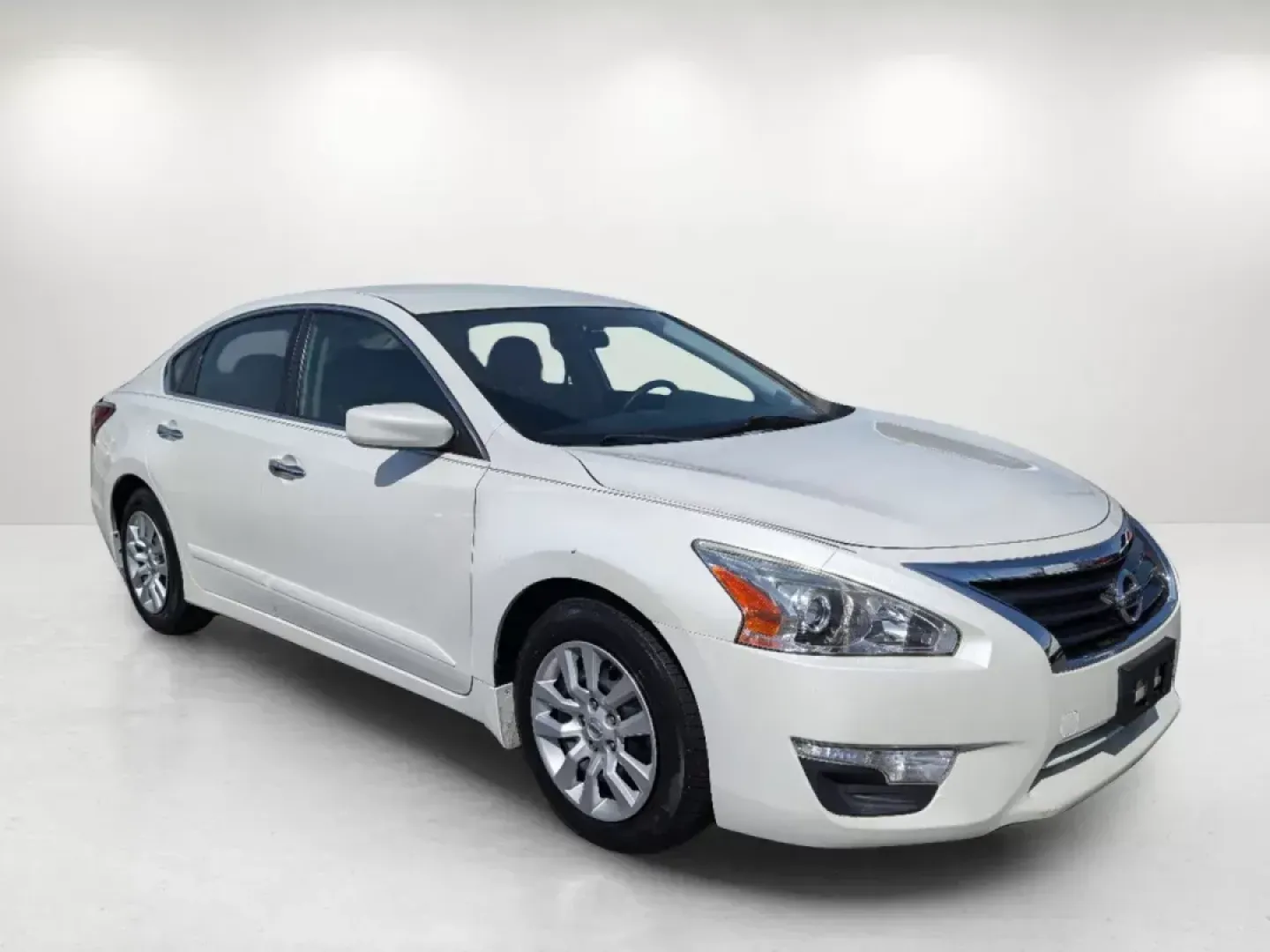 2015 /Charcoal Nissan Altima 2.5 S (1N4AL3AP8FC) with an Regular Unleaded I-4 2.5 L/152 engine, 1-Speed CVT w/OD transmission, located at 1430 Gateway Drive, Opelika, AL, 36801, (334) 239-0944, 32.637871, -85.409790 - 2015 Nissan Altima 2.5 S - Photo#7
