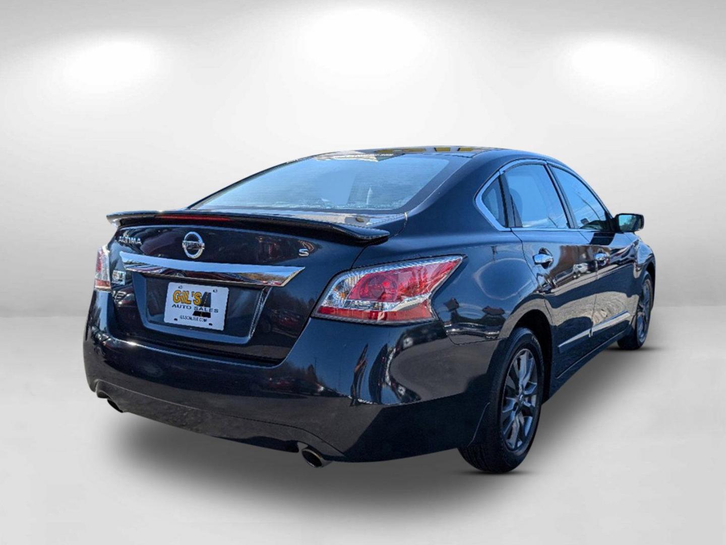 2015 /Charcoal Nissan Altima 2.5 S (1N4AL3AP8FC) with an Regular Unleaded I-4 2.5 L/152 engine, 1-Speed CVT w/OD transmission, located at 3959 U.S. 80 W, Phenix City, AL, 36870, (334) 297-4885, 32.469296, -85.135185 - 2015 Nissan Altima 2.5 S - Photo#4