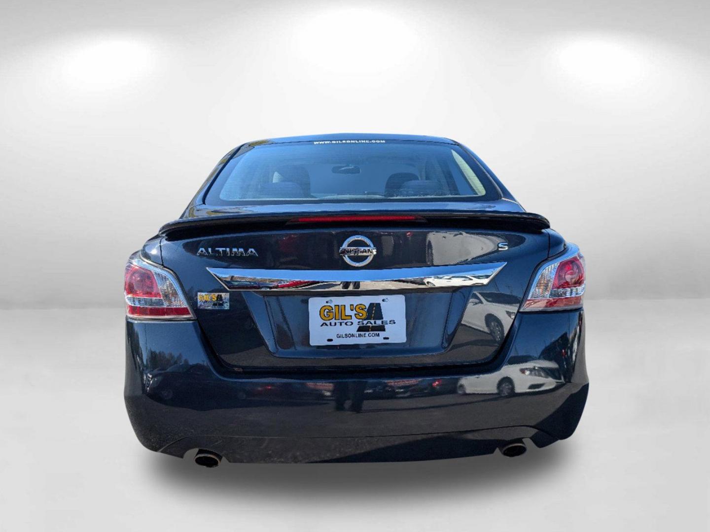 2015 /Charcoal Nissan Altima 2.5 S (1N4AL3AP8FC) with an Regular Unleaded I-4 2.5 L/152 engine, 1-Speed CVT w/OD transmission, located at 3959 U.S. 80 W, Phenix City, AL, 36870, (334) 297-4885, 32.469296, -85.135185 - 2015 Nissan Altima 2.5 S - Photo#5