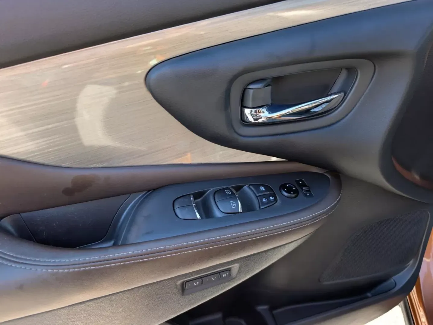 2015 /Brown Nissan Murano Platinum (5N1AZ2MG5FN) with an Other engine, located at 3959 U.S. 80 W, Phenix City, AL, 36870, (334) 297-4885, 32.469296, -85.135185 - Experience the perfect blend of style, comfort, and advanced technology with the stunning 2015 Nissan Murano Platinum, now available at Gils Auto in Phenix City, AL. Whether you're commuting during the week or embarking on weekend getaways with family and friends, this SUV is designed for those who - Photo#9