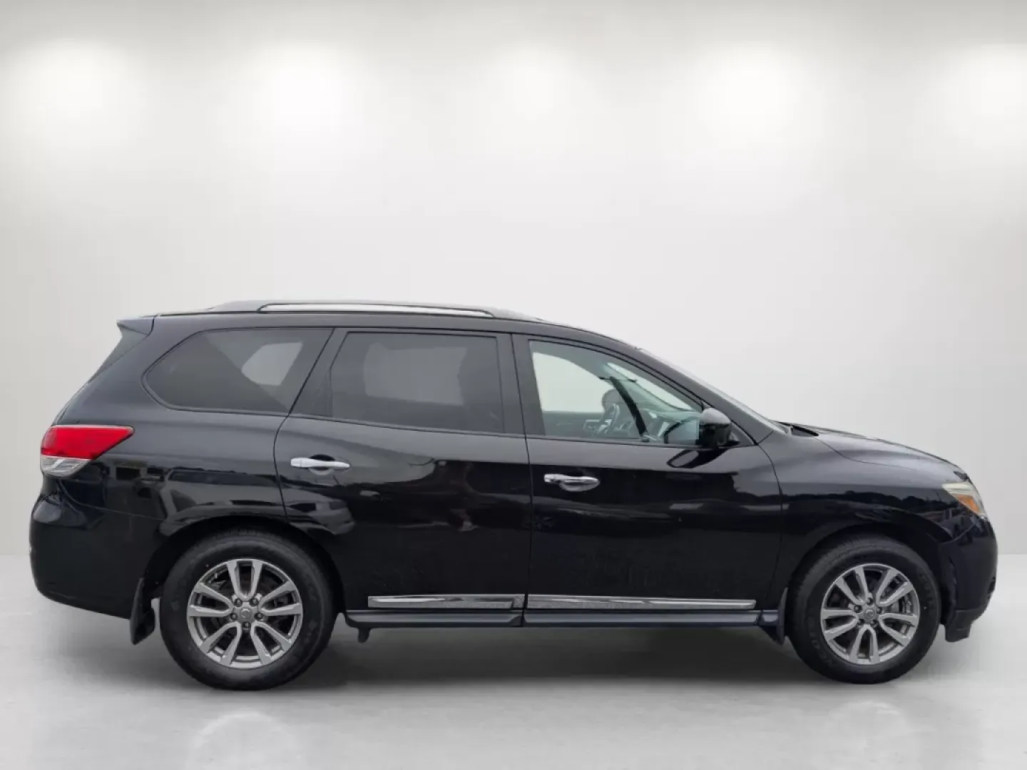 2015 /Charcoal Nissan Pathfinder SL (5N1AR2MN6FC) with an Other engine, located at 3959 U.S. 80 W, Phenix City, AL, 36870, (334) 297-4885, 32.469296, -85.135185 - Discover the perfect blend of luxury and utility with this 2015 Nissan Pathfinder SL, designed for families and adventurers alike! Whether you're navigating busy streets for your daily commute or embarking on unforgettable road trips, this versatile SUV is ready to elevate your lifestyle. With its s - Photo#3