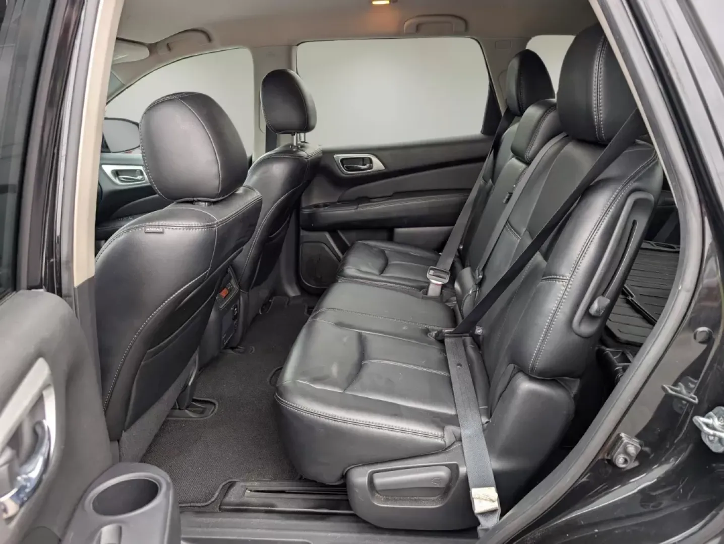 2015 /Charcoal Nissan Pathfinder SL (5N1AR2MN6FC) with an Other engine, located at 3959 U.S. 80 W, Phenix City, AL, 36870, (334) 297-4885, 32.469296, -85.135185 - Discover the perfect blend of luxury and utility with this 2015 Nissan Pathfinder SL, designed for families and adventurers alike! Whether you're navigating busy streets for your daily commute or embarking on unforgettable road trips, this versatile SUV is ready to elevate your lifestyle. With its s - Photo#10