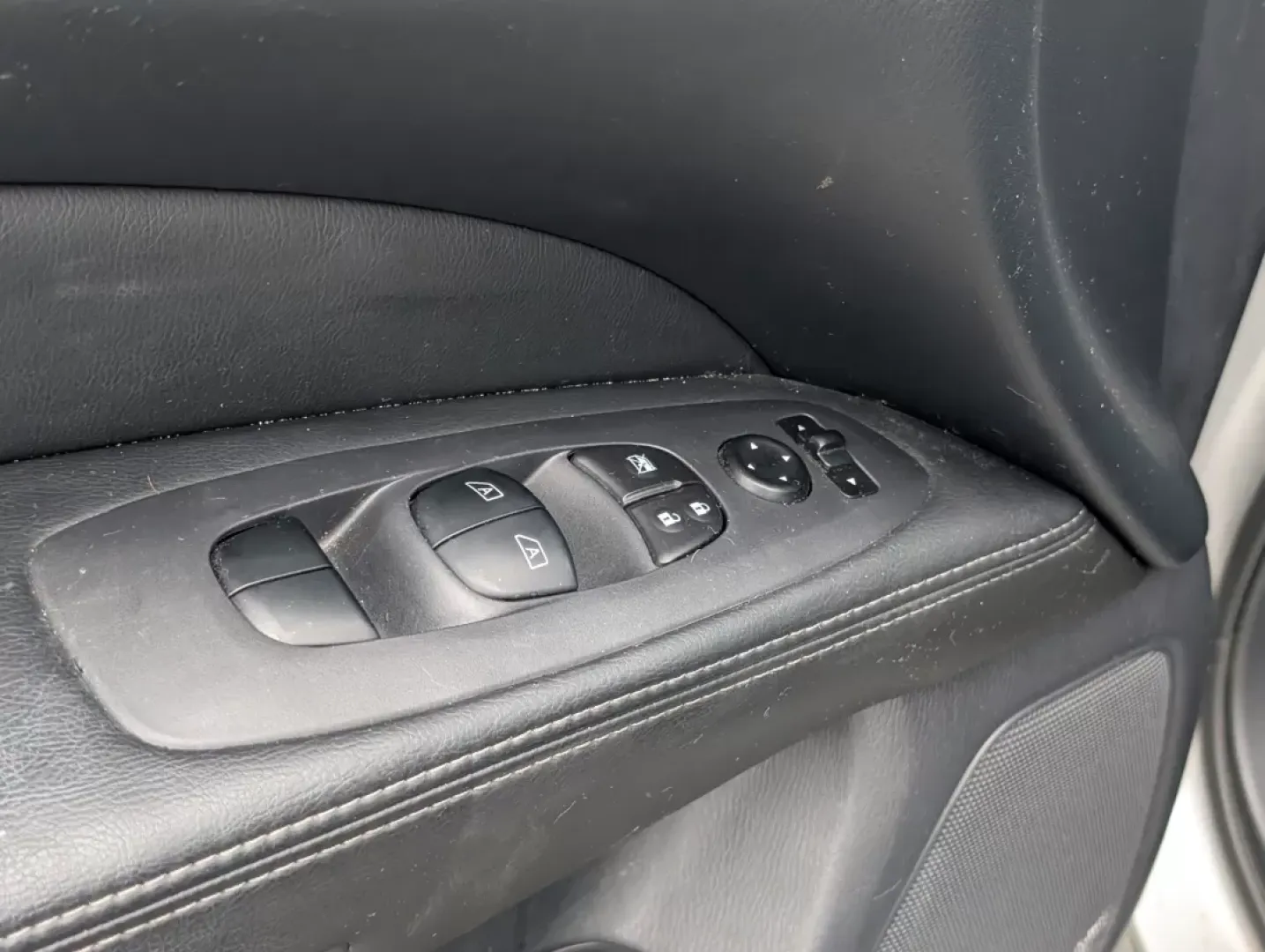 2015 /Charcoal Nissan Pathfinder SL (5N1AR2MN5FC) with an Other engine, located at 3959 U.S. 80 W, Phenix City, AL, 36870, (334) 297-4885, 32.469296, -85.135185 - **Experience Adventure with the 2015 Nissan Pathfinder SL at Gils Auto - Phenix City!**<br /> <br /> Are you ready to elevate your family trips, weekend getaways, or daily commutes? The 2015 Nissan Pathfinder SL is your ticket to an exciting lifestyle filled with adventure and comfort. Perfect for g - Photo#8