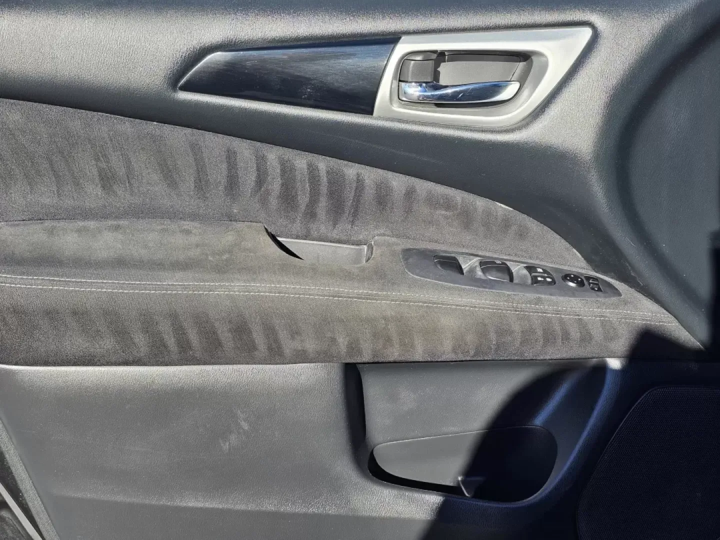 2015 /Charcoal Nissan Pathfinder S (5N1AR2MM6FC) with an Other engine, located at 804 22nd Ave, Phenix City, AL, 36870, (334) 297-1860, 32.484749, -85.024475 - **Explore the Great Outdoors with the 2015 Nissan Pathfinder S! Perfect for Weekend Adventures and Growing Families!**<br /> <br /> Are you ready to elevate your family outings and weekend getaways? Introducing the 2015 Nissan Pathfinder S, a versatile and spacious SUV designed for both adventure an - Photo#8