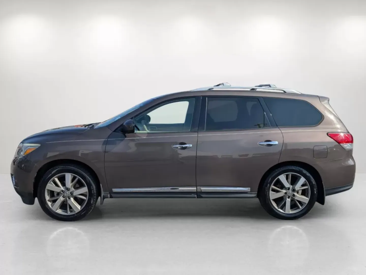 2015 /Almond Nissan Pathfinder Platinum (5N1AR2MN9FC) with an Other engine, located at 3959 U.S. 80 W, Phenix City, AL, 36870, (334) 297-4885, 32.469296, -85.135185 - **Unleash Adventure with the 2015 Nissan Pathfinder Platinum at Gils Auto in Phenix City, AL!**<br /> <br /> Are you ready for family road trips that create lasting memories? The 2015 Nissan Pathfinder Platinum is your perfect companion for weekend getaways, daily commutes, and everything in between - Photo#8
