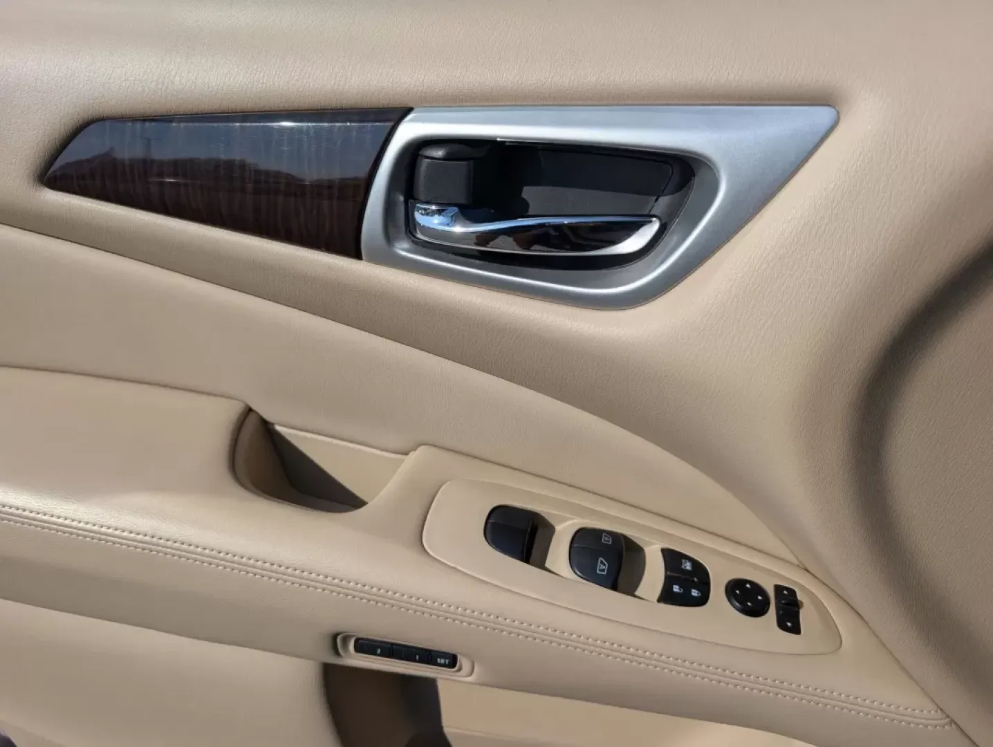 2015 /Almond Nissan Pathfinder Platinum (5N1AR2MN9FC) with an Other engine, located at 3959 U.S. 80 W, Phenix City, AL, 36870, (334) 297-4885, 32.469296, -85.135185 - **Unleash Adventure with the 2015 Nissan Pathfinder Platinum at Gils Auto in Phenix City, AL!**<br /> <br /> Are you ready for family road trips that create lasting memories? The 2015 Nissan Pathfinder Platinum is your perfect companion for weekend getaways, daily commutes, and everything in between - Photo#9