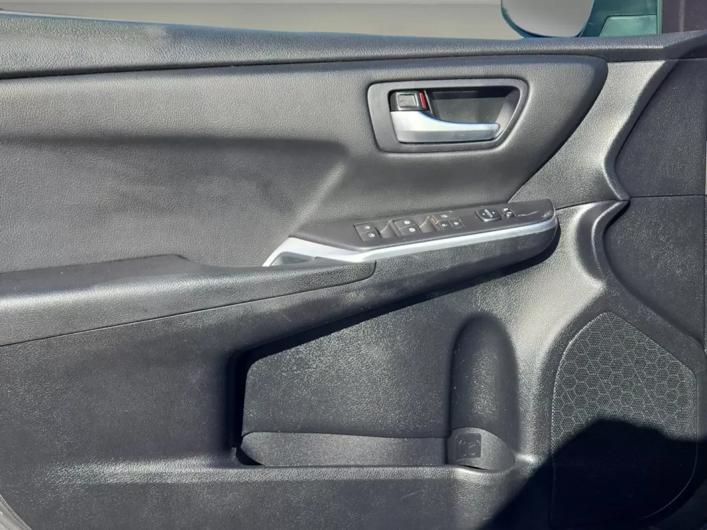 2015 Toyota Camry SE (4T1BF1FK1FU) with an Other engine, located at 1430 Gateway Drive, Opelika, AL, 36801, (334) 239-0944, 32.637871, -85.409790 - Are you searching for a reliable vehicle that combines comfort, style, and affordability? Look no further than this 2015 Toyota Camry, now available at Gils Auto in Phenix City, AL. Whether you're commuting to work, shuttling the kids around, or embarking on weekend adventures, this sedan is the per - Photo#9