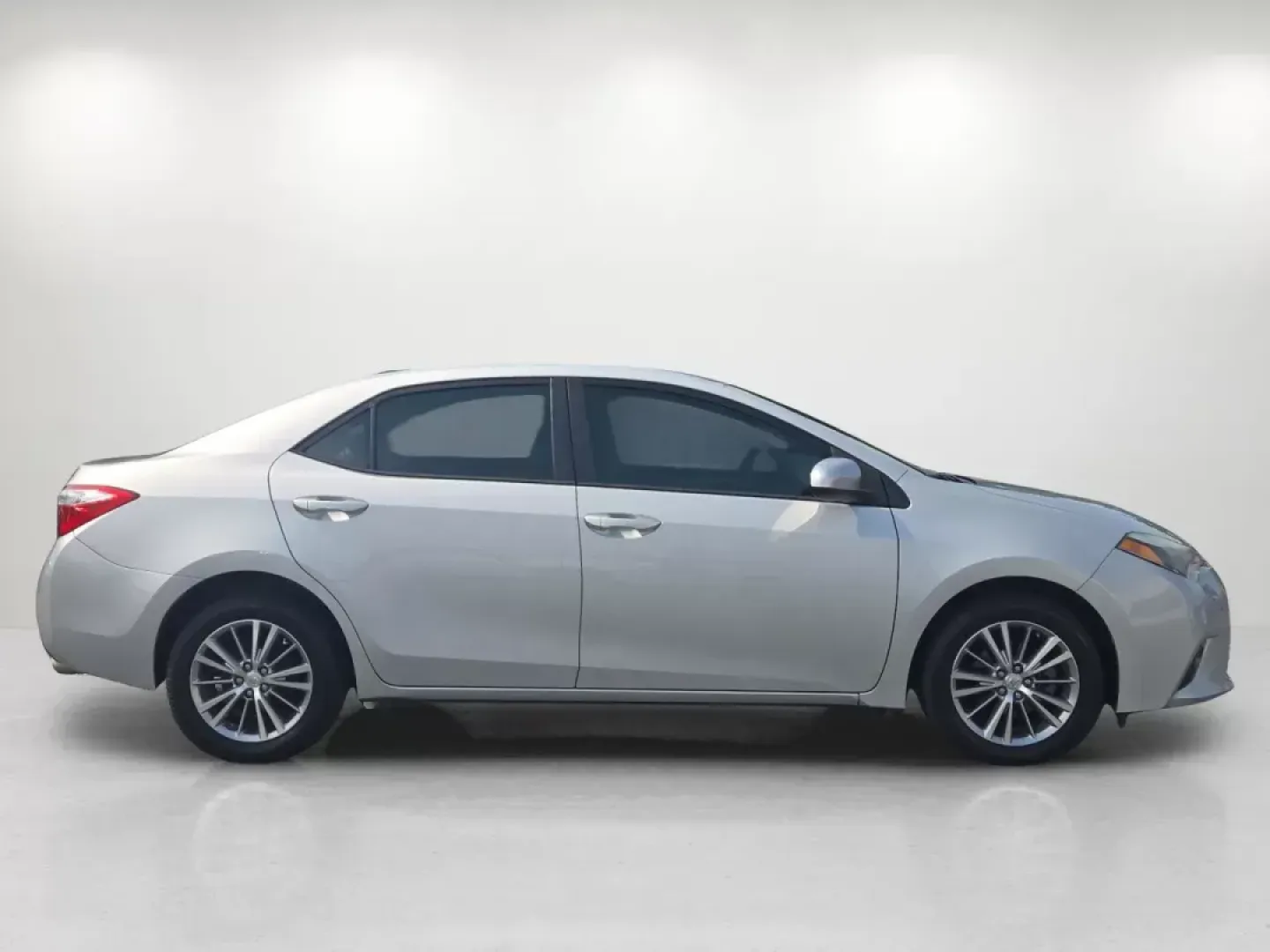 2015 Toyota Corolla LE (2T1BURHE2FC) with an Other engine, located at 1430 Gateway Drive, Opelika, AL, 36801, (334) 239-0944, 32.637871, -85.409790 - **Discover Your Perfect Commuter Companion: 2015 Toyota Corolla LE at Gils Auto - Opelika!**<br /> <br /> Are you searching for a reliable sedan that excels in daily commutes, weekend getaways, and everything in between? Look no further! The 2015 Toyota Corolla LE, available now at Gils Auto in Opel - Photo#3
