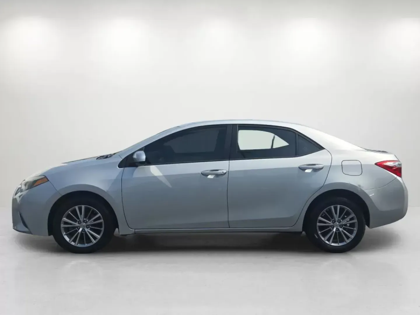 2015 Toyota Corolla LE (2T1BURHE2FC) with an Other engine, located at 1430 Gateway Drive, Opelika, AL, 36801, (334) 239-0944, 32.637871, -85.409790 - **Discover Your Perfect Commuter Companion: 2015 Toyota Corolla LE at Gils Auto - Opelika!**<br /> <br /> Are you searching for a reliable sedan that excels in daily commutes, weekend getaways, and everything in between? Look no further! The 2015 Toyota Corolla LE, available now at Gils Auto in Opel - Photo#7