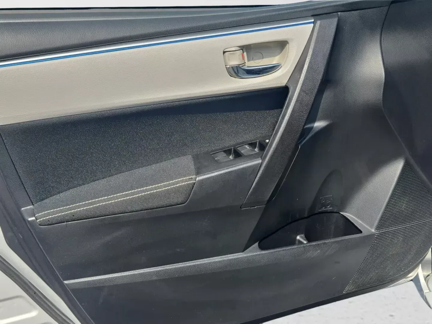 2015 Toyota Corolla LE (2T1BURHE2FC) with an Other engine, located at 1430 Gateway Drive, Opelika, AL, 36801, (334) 239-0944, 32.637871, -85.409790 - **Discover Your Perfect Commuter Companion: 2015 Toyota Corolla LE at Gils Auto - Opelika!**<br /> <br /> Are you searching for a reliable sedan that excels in daily commutes, weekend getaways, and everything in between? Look no further! The 2015 Toyota Corolla LE, available now at Gils Auto in Opel - Photo#9
