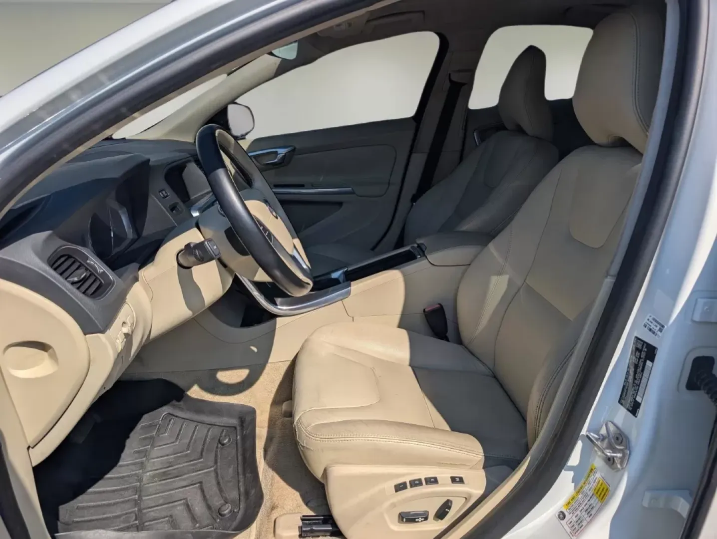 2015 Volvo S60 T5 Drive-E Platinum (YV140MFM3F1) with an Other engine, located at 7000 Northlake Connector, Columbus, GA, 31904, (706) 987-8085, 32.524975, -84.978134 - Looking for a stylish and reliable sedan that combines safety, comfort, and advanced tech features? The 2015 Volvo S60 T5 Drive-E Platinum could be your ideal match! Perfect for busy professionals commuting through Phenix City, AL, or growing families navigating everyday adventures, this sophisticat - Photo#9