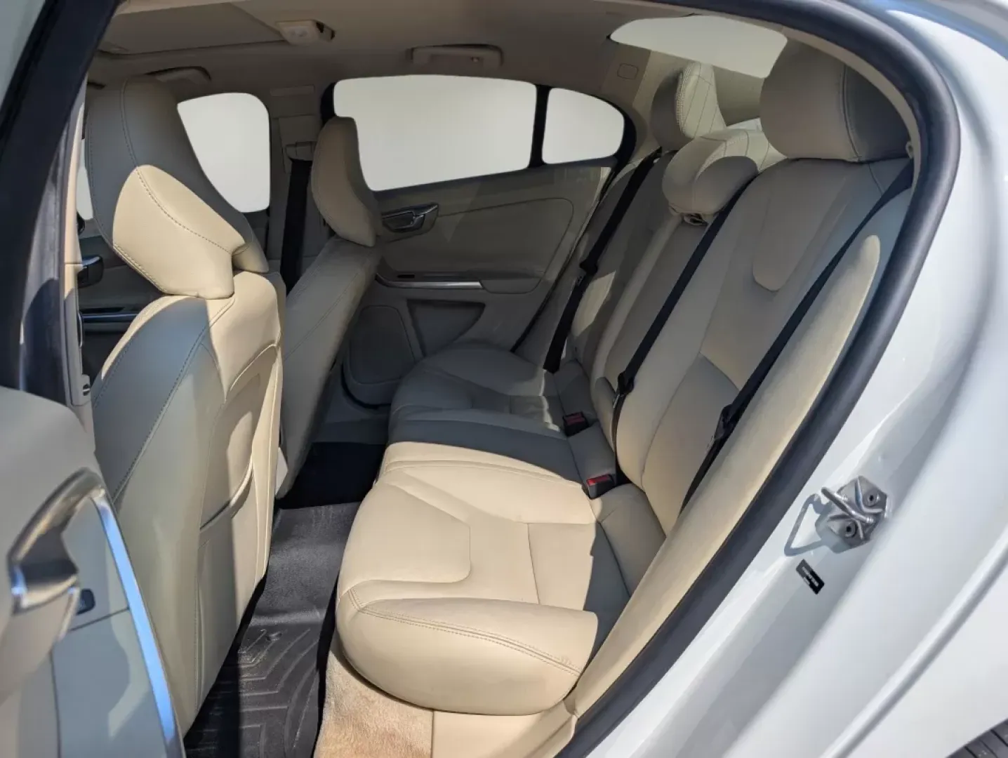 2015 Volvo S60 T5 Drive-E Platinum (YV140MFM3F1) with an Other engine, located at 7000 Northlake Connector, Columbus, GA, 31904, (706) 987-8085, 32.524975, -84.978134 - Looking for a stylish and reliable sedan that combines safety, comfort, and advanced tech features? The 2015 Volvo S60 T5 Drive-E Platinum could be your ideal match! Perfect for busy professionals commuting through Phenix City, AL, or growing families navigating everyday adventures, this sophisticat - Photo#10