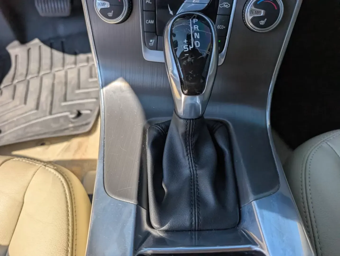 2015 Volvo S60 T5 Drive-E Platinum (YV140MFM3F1) with an Other engine, located at 7000 Northlake Connector, Columbus, GA, 31904, (706) 987-8085, 32.524975, -84.978134 - Looking for a stylish and reliable sedan that combines safety, comfort, and advanced tech features? The 2015 Volvo S60 T5 Drive-E Platinum could be your ideal match! Perfect for busy professionals commuting through Phenix City, AL, or growing families navigating everyday adventures, this sophisticat - Photo#13