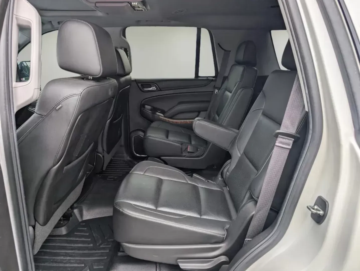 2016 /Jet Black Chevrolet Tahoe LTZ (1GNSCCKC7GR) with an Other engine, located at 1430 Gateway Drive, Opelika, AL, 36801, (334) 239-0944, 32.637871, -85.409790 - ### Discover the 2016 Chevrolet Tahoe LTZ Your Perfect Family Adventure SUV!<br /> <br /> Are you ready to elevate your family adventures or conquer your daily commute with style and comfort? Look no further than this stunning 2016 Chevrolet Tahoe LTZ, available now at Gils Auto in Opelika, AL. Whe - Photo#10