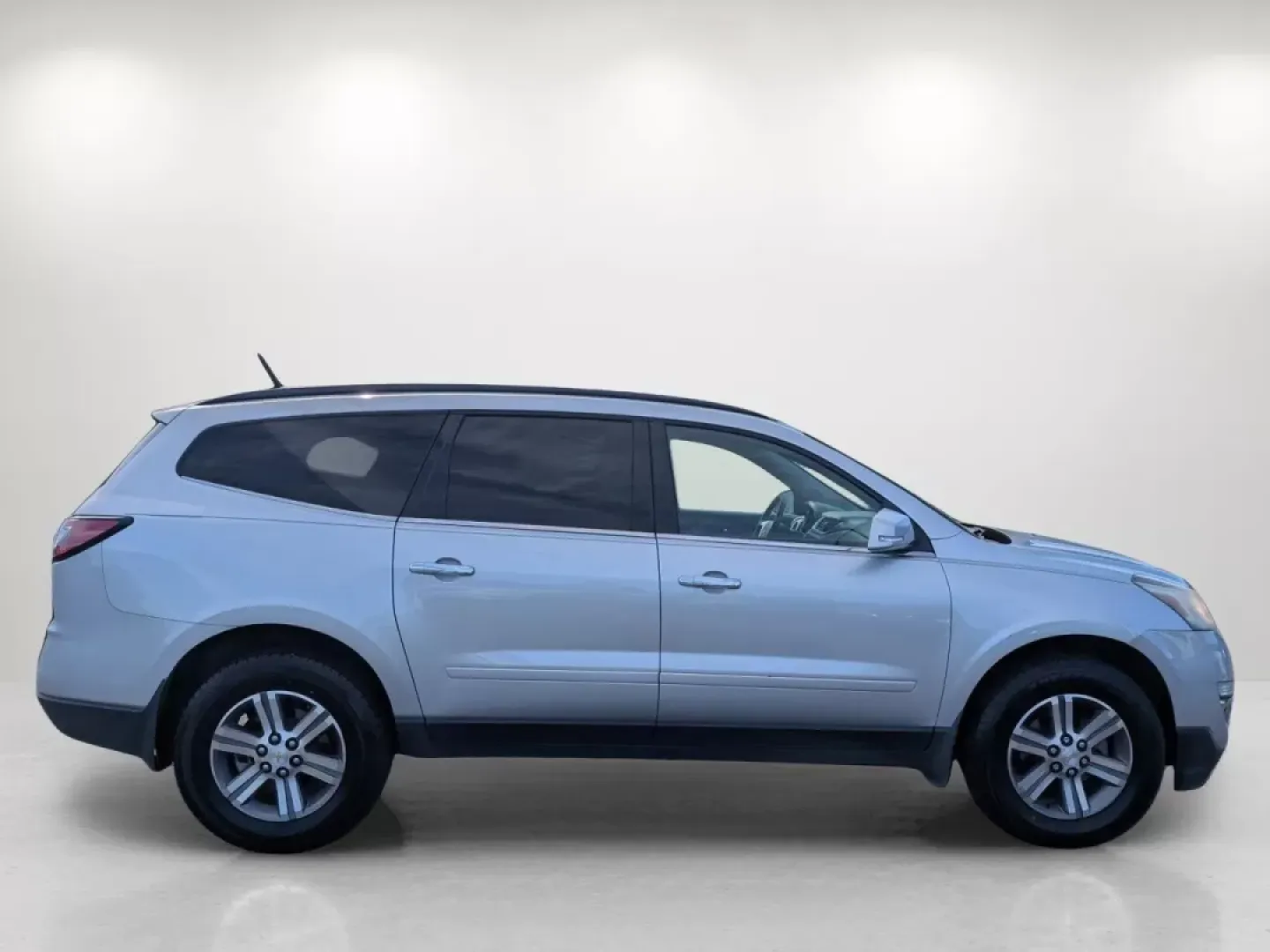 2016 /Dark Titanium/Light Titanium Chevrolet Traverse LT (1GNKRHKD9GJ) with an Other engine, located at 5115 14th Ave., Columbus, GA, 31904, (706) 323-0345, 32.511494, -84.971046 - Are you in search of an SUV that blends comfort, space, and reliability? Look no further! At Gils Auto in Phenix City, AL, we proudly present the 2016 Chevrolet Traverse LT, a versatile vehicle perfect for growing families, road trips, or anyone looking for a dependable ride. This SUV is designed to - Photo#3