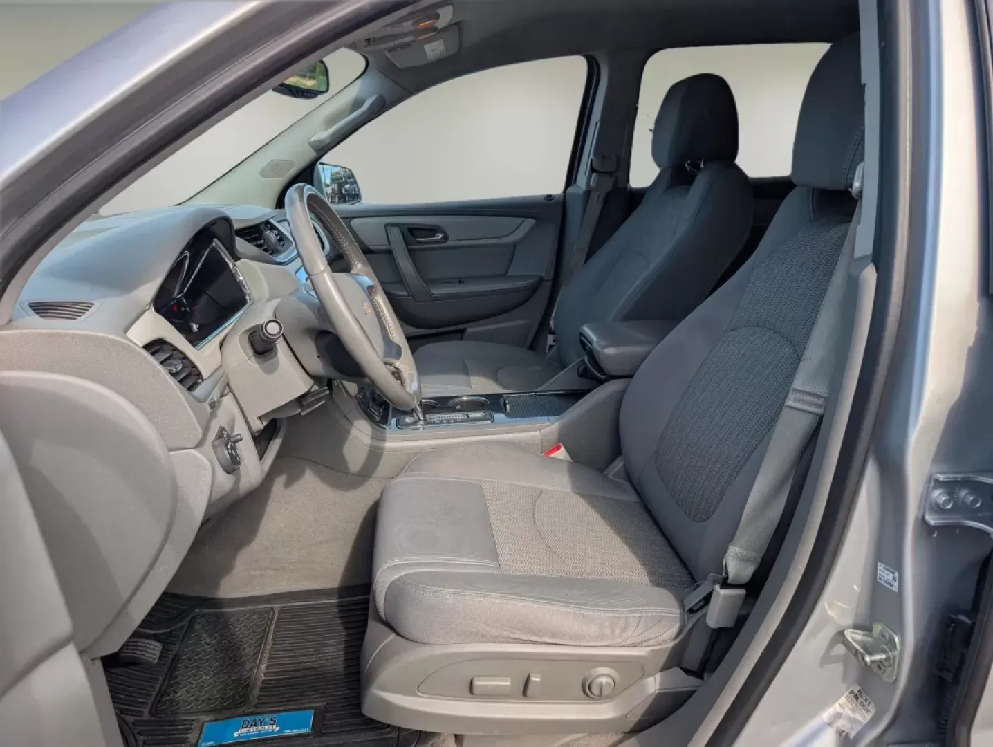 2016 /Dark Titanium/Light Titanium Chevrolet Traverse LT (1GNKRHKD9GJ) with an Other engine, located at 5115 14th Ave., Columbus, GA, 31904, (706) 323-0345, 32.511494, -84.971046 - Are you in search of an SUV that blends comfort, space, and reliability? Look no further! At Gils Auto in Phenix City, AL, we proudly present the 2016 Chevrolet Traverse LT, a versatile vehicle perfect for growing families, road trips, or anyone looking for a dependable ride. This SUV is designed to - Photo#8