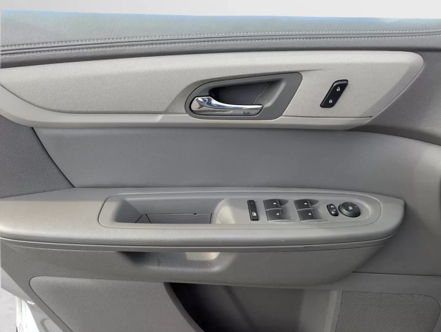 2016 /Dark Titanium/Light Titanium Chevrolet Traverse LT (1GNKRHKD9GJ) with an Other engine, located at 5115 14th Ave., Columbus, GA, 31904, (706) 323-0345, 32.511494, -84.971046 - Are you in search of an SUV that blends comfort, space, and reliability? Look no further! At Gils Auto in Phenix City, AL, we proudly present the 2016 Chevrolet Traverse LT, a versatile vehicle perfect for growing families, road trips, or anyone looking for a dependable ride. This SUV is designed to - Photo#15