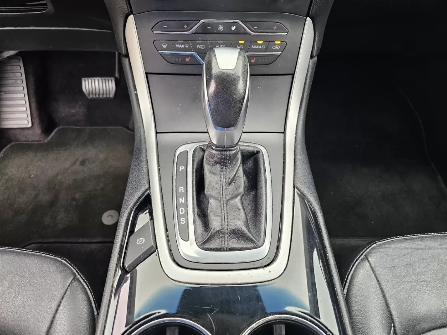 2016 Ford Edge SEL (2FMPK3J87GB) with an Other engine, located at 5115 14th Ave., Columbus, GA, 31904, (706) 323-0345, 32.511494, -84.971046 - **Discover Your Next Adventure with the 2016 Ford Edge SEL Perfect for Families and Commuters!**<br /> <br /> Are you in search of a versatile SUV that's ready to keep up with your busy lifestyle? Look no further than this stunning **2016 Ford Edge SEL** available at **Gils Auto - Columbus**. Locat - Photo#12