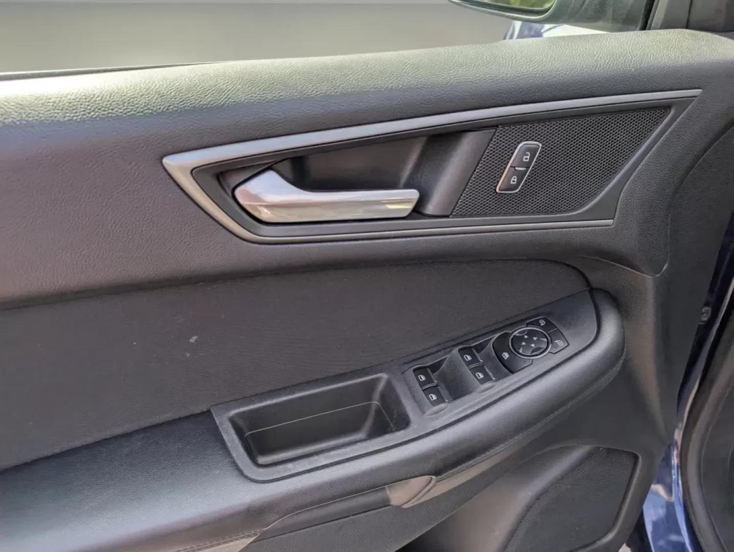 2016 Ford Edge SE (2FMPK3G92GB) with an Other engine, located at 3959 U.S. 80 W, Phenix City, AL, 36870, (334) 297-4885, 32.469296, -85.135185 - **Adventure Awaits with the 2016 Ford Edge SE Your Next Family SUV!**<br /> <br /> Are you ready to elevate your family adventures or daily commutes? Look no further than the 2016 Ford Edge SE, a versatile SUV designed for families on the go, budget-conscious buyers, or anyone seeking a reliable ve - Photo#9