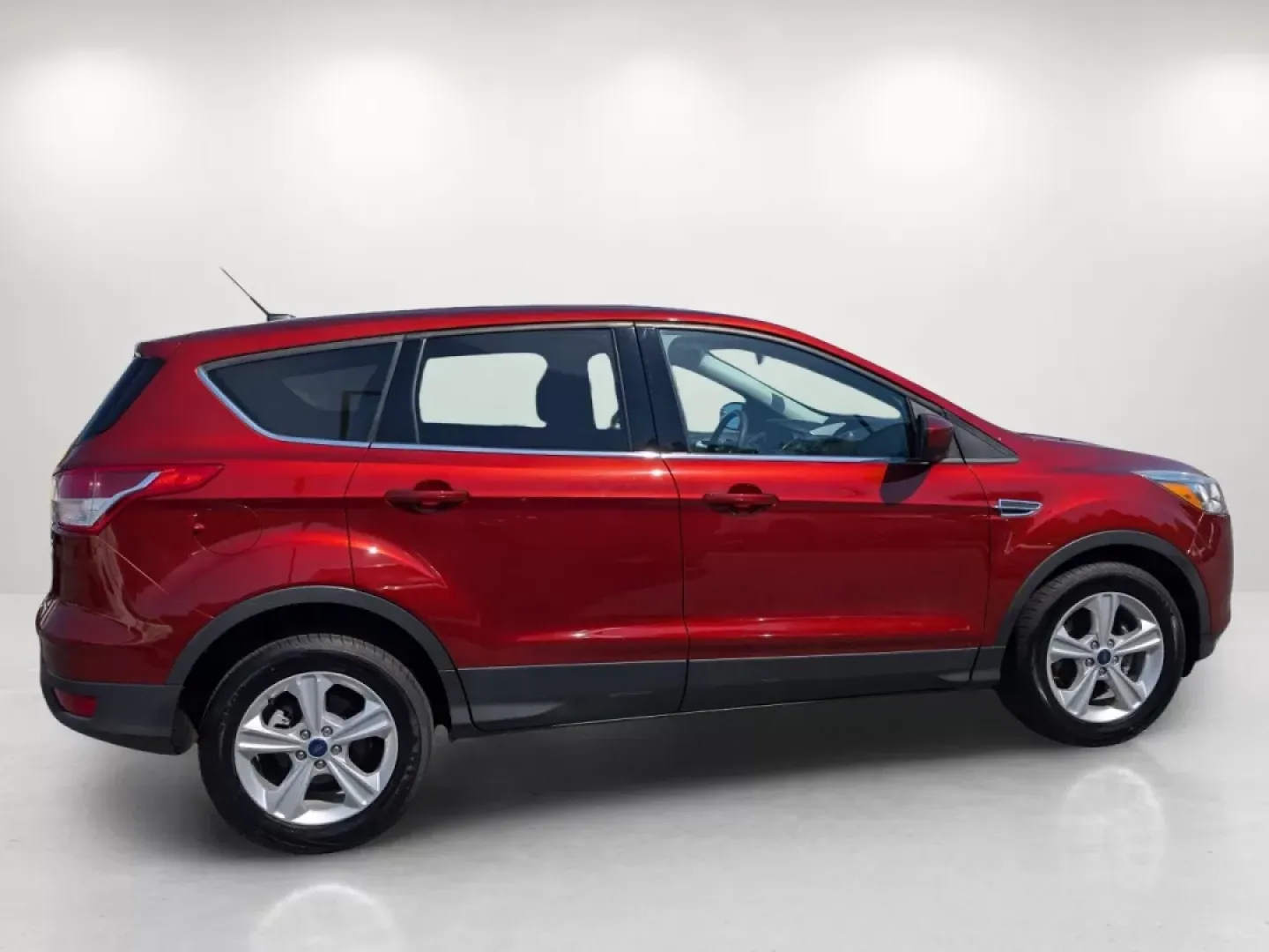 2016 Ford Escape SE (1FMCU0GXXGU) with an Other engine, located at 3959 U.S. 80 W, Phenix City, AL, 36870, (334) 297-4885, 32.469296, -85.135185 - **Unlock Your Adventure with the 2016 Ford Escape SE Perfect for Families and Commuters Alike!**<br /> <br /> At Gils Auto in Phenix City, AL, we understand that your vehicle is more than just a mode of transportation; it's a gateway to new experiences. Imagine loading up your family for a weekend - Photo#3