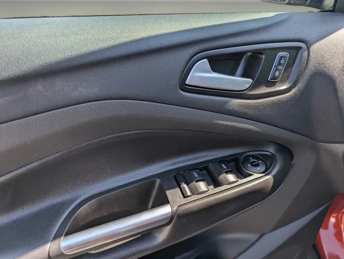 2016 Ford Escape SE (1FMCU0GXXGU) with an Other engine, located at 3959 U.S. 80 W, Phenix City, AL, 36870, (334) 297-4885, 32.469296, -85.135185 - **Unlock Your Adventure with the 2016 Ford Escape SE Perfect for Families and Commuters Alike!**<br /> <br /> At Gils Auto in Phenix City, AL, we understand that your vehicle is more than just a mode of transportation; it's a gateway to new experiences. Imagine loading up your family for a weekend - Photo#8