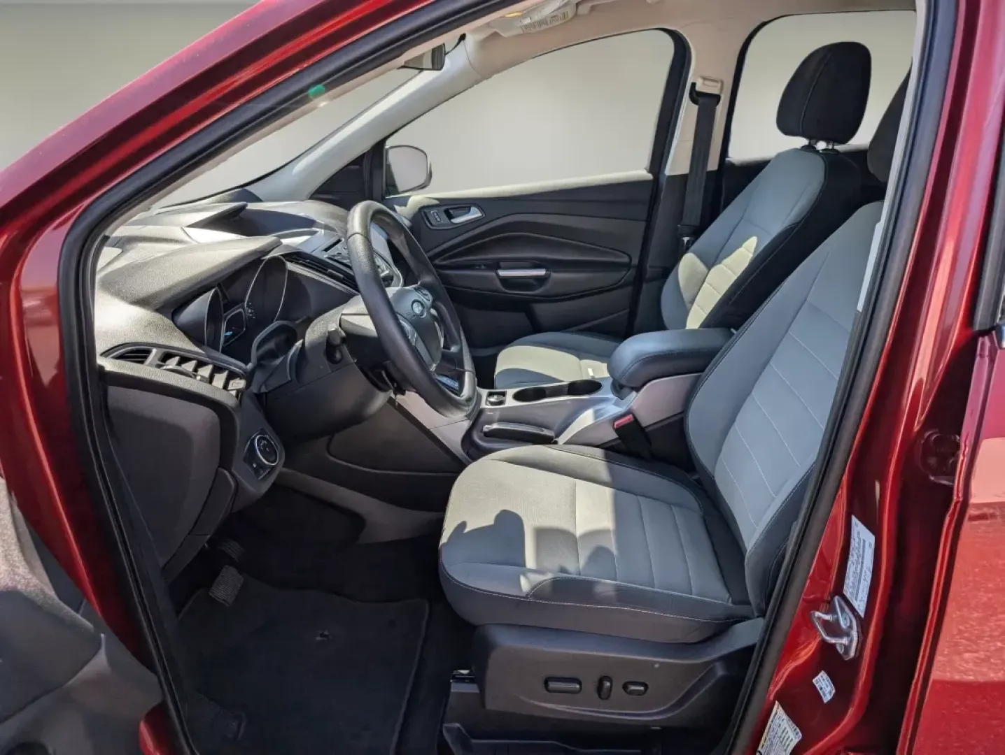 2016 Ford Escape SE (1FMCU0GXXGU) with an Other engine, located at 3959 U.S. 80 W, Phenix City, AL, 36870, (334) 297-4885, 32.469296, -85.135185 - **Unlock Your Adventure with the 2016 Ford Escape SE Perfect for Families and Commuters Alike!**<br /> <br /> At Gils Auto in Phenix City, AL, we understand that your vehicle is more than just a mode of transportation; it's a gateway to new experiences. Imagine loading up your family for a weekend - Photo#9