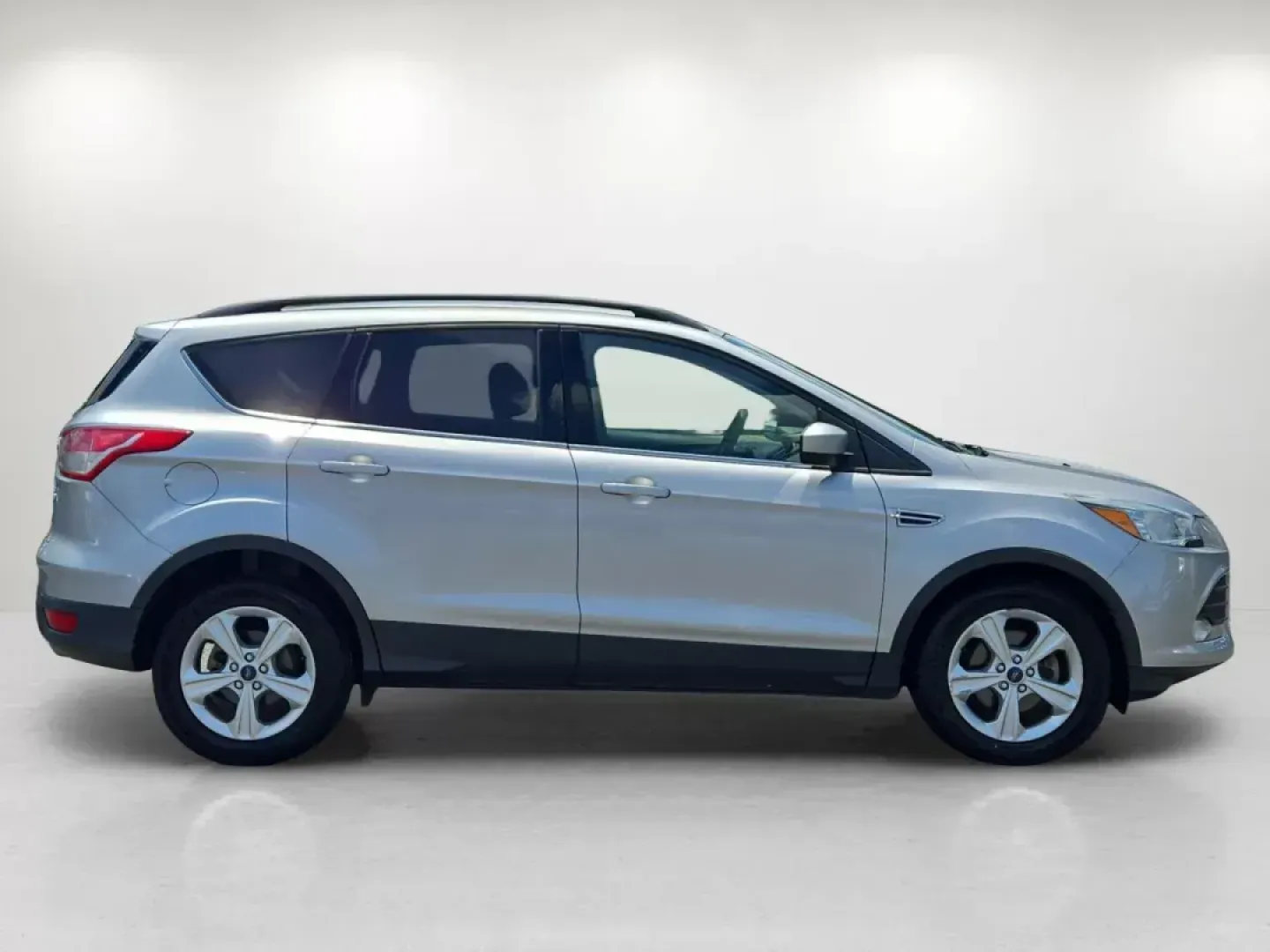 2016 Ford Escape SE (1FMCU0GX3GU) with an Other engine, located at 5115 14th Ave., Columbus, GA, 31904, (706) 323-0345, 32.511494, -84.971046 - Explore a world of adventure and daily convenience with the 2016 Ford Escape SE, proudly offered by Gils Auto - Phenix City #2, your premier Buy Here Pay Here dealership located at 804 22nd Ave, Phenix City, AL 36870. This versatile SUV is perfect for growing families, budget-conscious buyers, or co - Photo#3