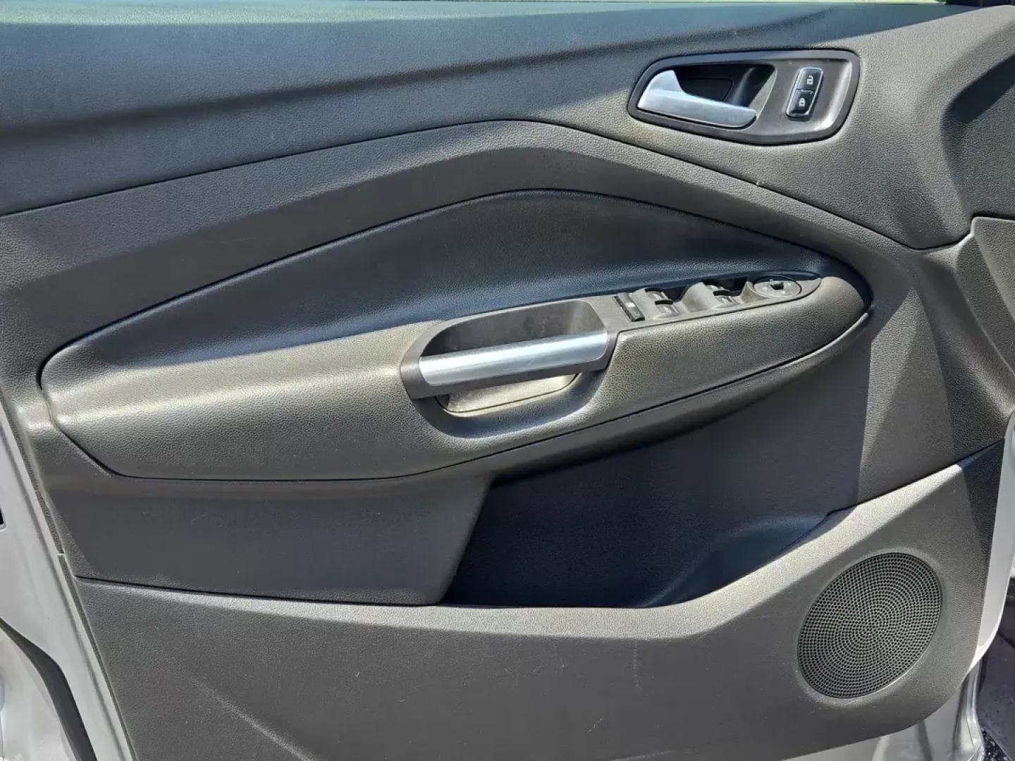 2016 Ford Escape SE (1FMCU0GX3GU) with an Other engine, located at 5115 14th Ave., Columbus, GA, 31904, (706) 323-0345, 32.511494, -84.971046 - Explore a world of adventure and daily convenience with the 2016 Ford Escape SE, proudly offered by Gils Auto - Phenix City #2, your premier Buy Here Pay Here dealership located at 804 22nd Ave, Phenix City, AL 36870. This versatile SUV is perfect for growing families, budget-conscious buyers, or co - Photo#9