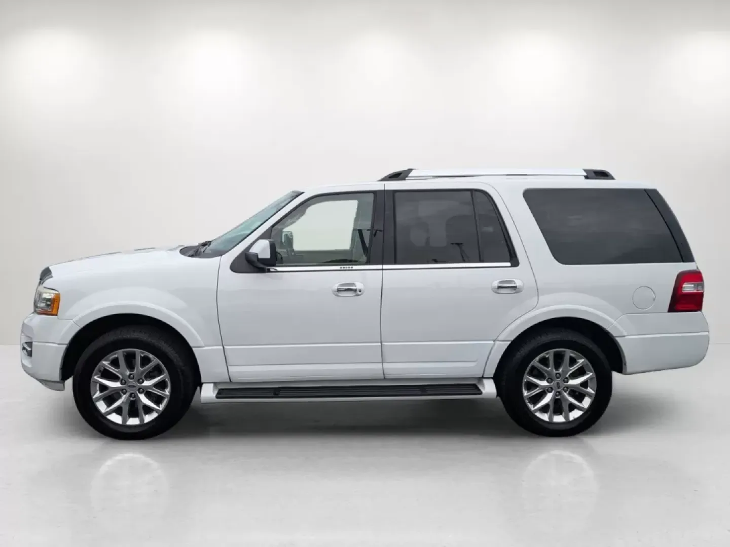 2016 Ford Expedition Limited (1FMJU1KT3GE) with an Other engine, located at 5115 14th Ave., Columbus, GA, 31904, (706) 323-0345, 32.511494, -84.971046 - Explore new horizons with the 2016 Ford Expedition Limited, available now at Gils Auto in Phenix City, AL. If you're a growing family or an adventurous spirit seeking the perfect vehicle for weekend getaways, this spacious SUV is tailored to meet your lifestyle needs. With ample room for passengers - Photo#7