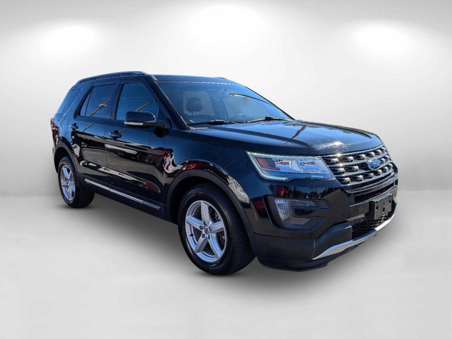 2016 Ford Explorer XLT (1FM5K8D83GG) with an Regular Unleaded V-6 3.5 L/213 engine, 6-Speed Automatic w/OD transmission, located at 804 22nd Ave, Phenix City, AL, 36870, (334) 297-1860, 32.484749, -85.024475 - 2016 Ford Explorer XLT - Photo#2