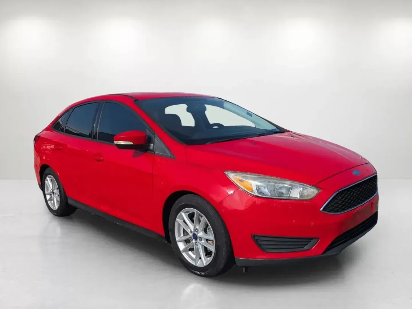 2016 Ford Focus SE (1FADP3F28GL) with an Regular Unleaded I-4 2.0 L/122 engine, located at 1430 Gateway Drive, Opelika, AL, 36801, (334) 239-0944, 32.637871, -85.409790 - **Get Ready for Your Next Adventure with the 2016 Ford Focus SE at Gils Auto!**<br /> <br /> Are you searching for a reliable sedan that fits seamlessly into your busy lifestyle? Look no further than the 2016 Ford Focus SE, now available at Gils Auto in Opelika, AL! Perfect for daily commutes, weeke - Photo#3