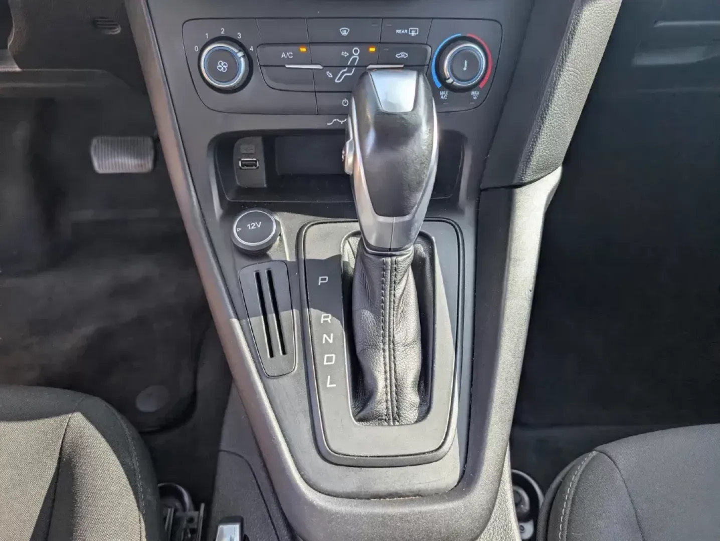 2016 Ford Focus SE (1FADP3F28GL) with an Regular Unleaded I-4 2.0 L/122 engine, located at 1430 Gateway Drive, Opelika, AL, 36801, (334) 239-0944, 32.637871, -85.409790 - **Get Ready for Your Next Adventure with the 2016 Ford Focus SE at Gils Auto!**<br /> <br /> Are you searching for a reliable sedan that fits seamlessly into your busy lifestyle? Look no further than the 2016 Ford Focus SE, now available at Gils Auto in Opelika, AL! Perfect for daily commutes, weeke - Photo#14