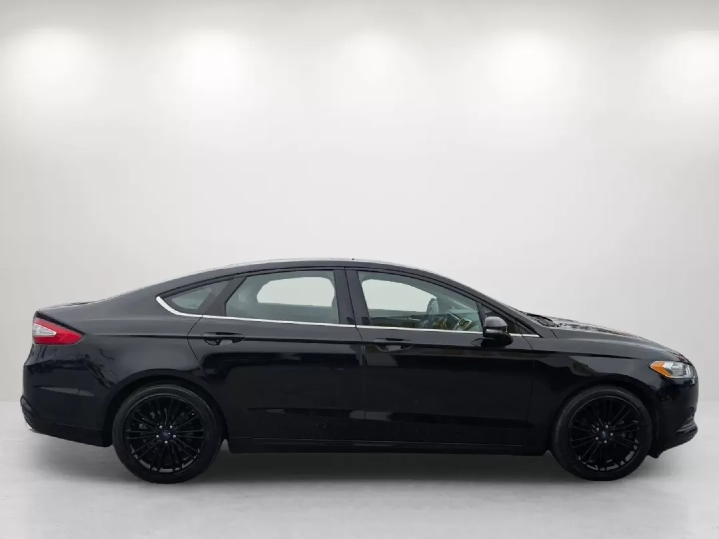 2016 Ford Fusion SE (1FA6P0H75G5) with an Other engine, located at 5115 14th Ave., Columbus, GA, 31904, (706) 323-0345, 32.511494, -84.971046 - **Discover Your Next Adventure with the 2016 Ford Fusion SE at Gils Auto!**<br /> <br /> Are you in search of a versatile sedan that perfectly balances style, comfort, and practicality? Look no further than the 2016 Ford Fusion SE, available now at Gils Auto in Phenix City, AL! This exceptional vehi - Photo#3