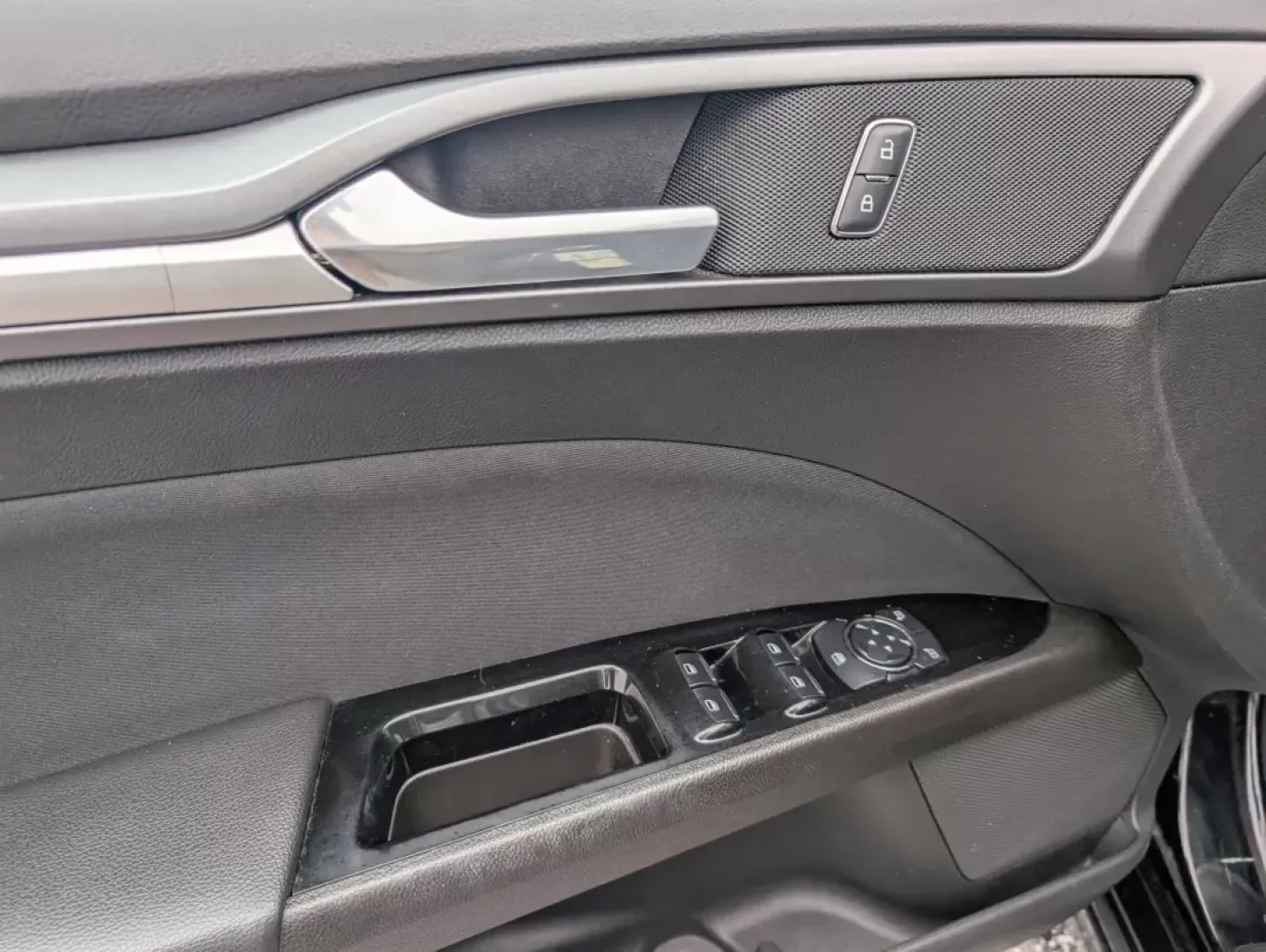 2016 Ford Fusion SE (1FA6P0H75G5) with an Other engine, located at 5115 14th Ave., Columbus, GA, 31904, (706) 323-0345, 32.511494, -84.971046 - **Discover Your Next Adventure with the 2016 Ford Fusion SE at Gils Auto!**<br /> <br /> Are you in search of a versatile sedan that perfectly balances style, comfort, and practicality? Look no further than the 2016 Ford Fusion SE, available now at Gils Auto in Phenix City, AL! This exceptional vehi - Photo#8