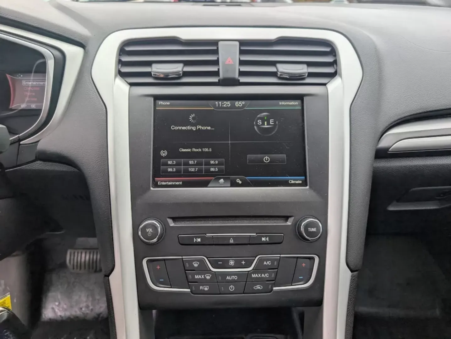 2016 Ford Fusion SE (1FA6P0H75G5) with an Other engine, located at 5115 14th Ave., Columbus, GA, 31904, (706) 323-0345, 32.511494, -84.971046 - **Discover Your Next Adventure with the 2016 Ford Fusion SE at Gils Auto!**<br /> <br /> Are you in search of a versatile sedan that perfectly balances style, comfort, and practicality? Look no further than the 2016 Ford Fusion SE, available now at Gils Auto in Phenix City, AL! This exceptional vehi - Photo#13